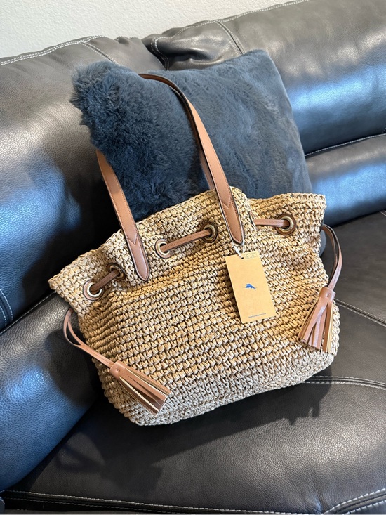 Tommy Bahama Handbags - Tommy Bahama Natural Straw Tote with Tan Leather Trim  🤎NWT🤎